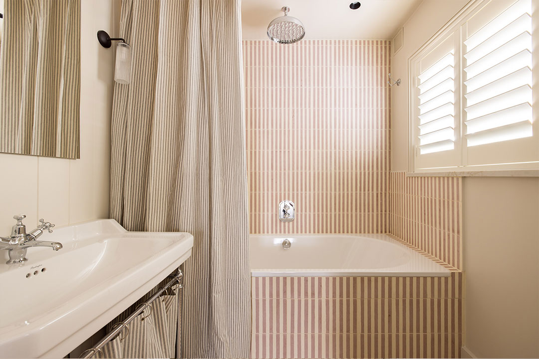 pink stripe tile bath tub